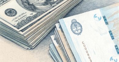 Las dos caras de la economía: se acelera la baja de la inflación, pero también la demanda de dólares