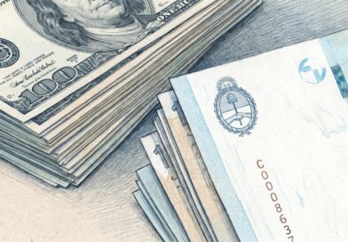 Las dos caras de la economía: se acelera la baja de la inflación, pero también la demanda de dólares