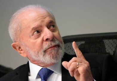 Lula y Flávio Bolsonaro siguen empatados a tres semanas de las elecciones en Brasil