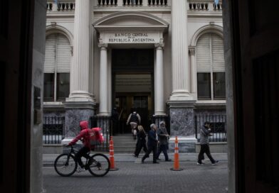 El BCRA amplió un cupo para que los bancos puedan tener más bonos y estiró los plazos de desarme de puts