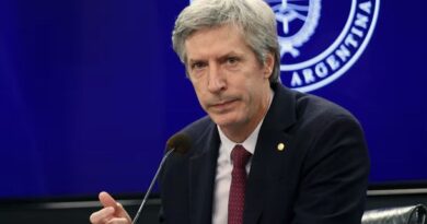 Las reservas del Banco Central caen y se alejan de los 50 mil millones de dólares, marcando un mínimo mensual