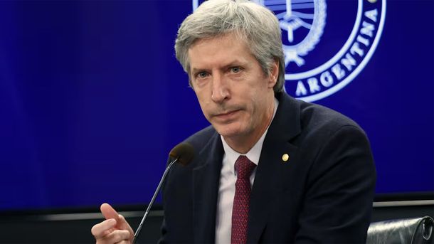 Las reservas del Banco Central caen y se alejan de los 50 mil millones de dólares, marcando un mínimo mensual