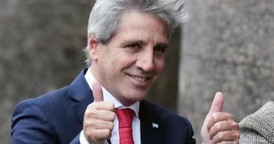 Caputo descartó que Argentina esté en recesión y admitió que la economía crece más lentamente