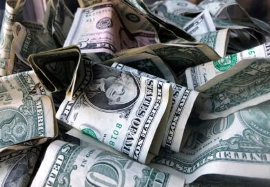 El Gobierno refinanció toda la deuda que vencía y consiguió $1,75 billones adicionales para potencialmente comprar dólares