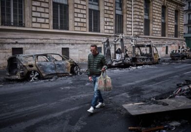Francia impone toques de queda para contener los saqueos tras los disturbios contra el aumento del costo de vida
