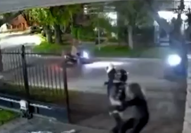 Mujer suplica durante un violento intento de robo: Déjame, no tengo nada